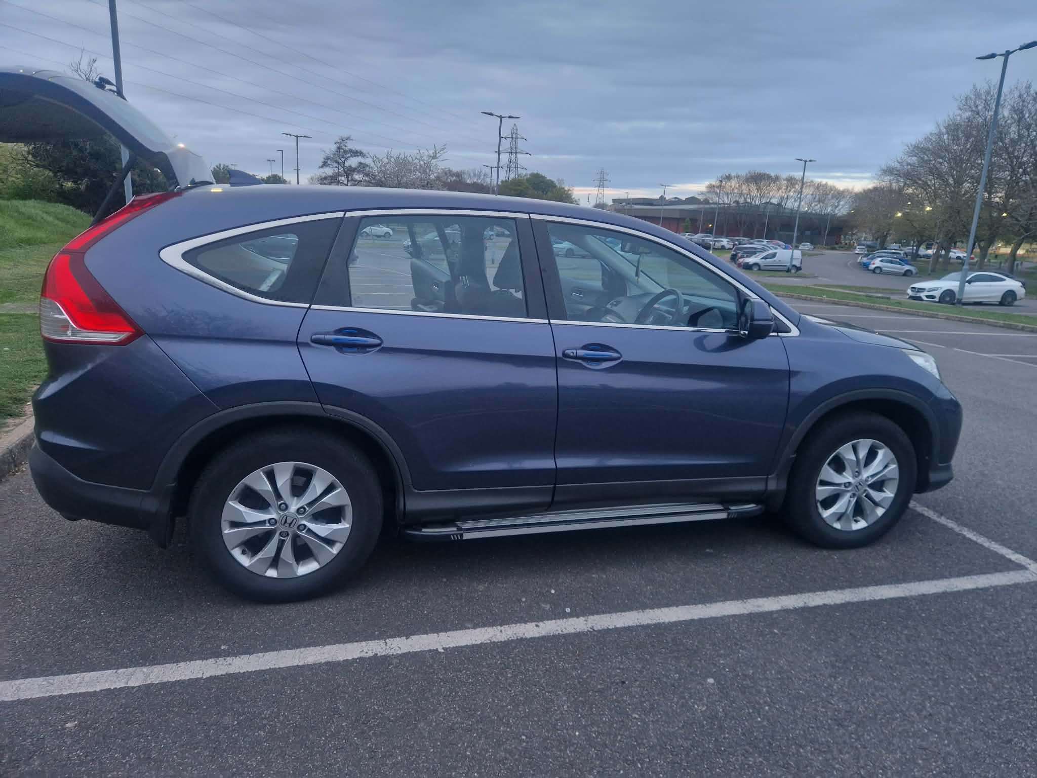 A 2014 HONDA CR-V A 2014 HONDA CR-V