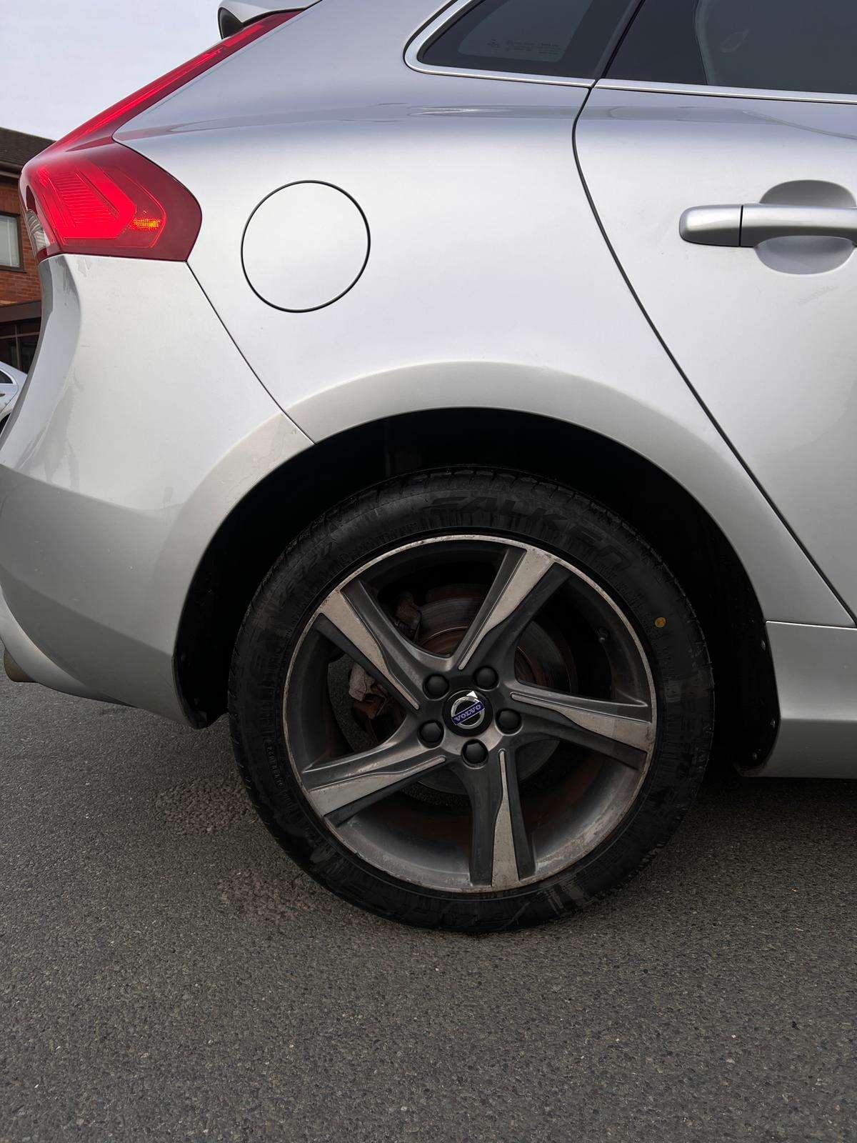 2015 VOLVO V40 2015 VOLVO V40