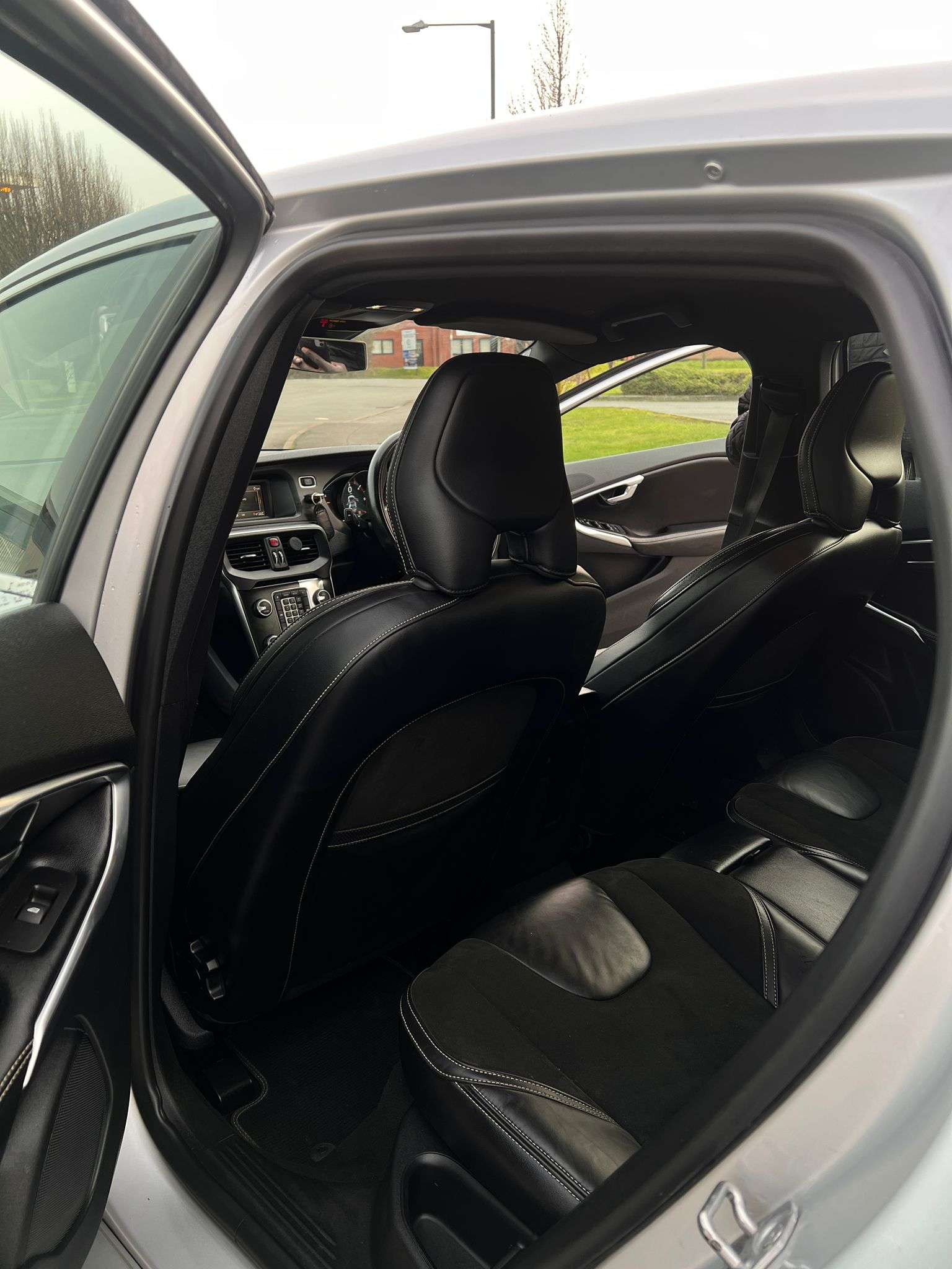 2015 VOLVO V40 2015 VOLVO V40