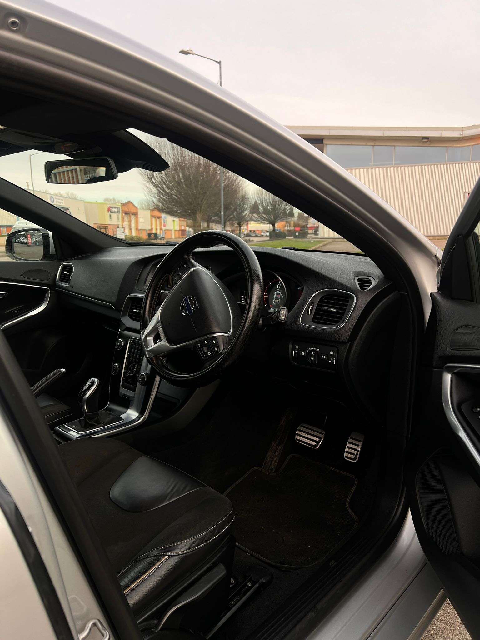 2015 VOLVO V40 2015 VOLVO V40