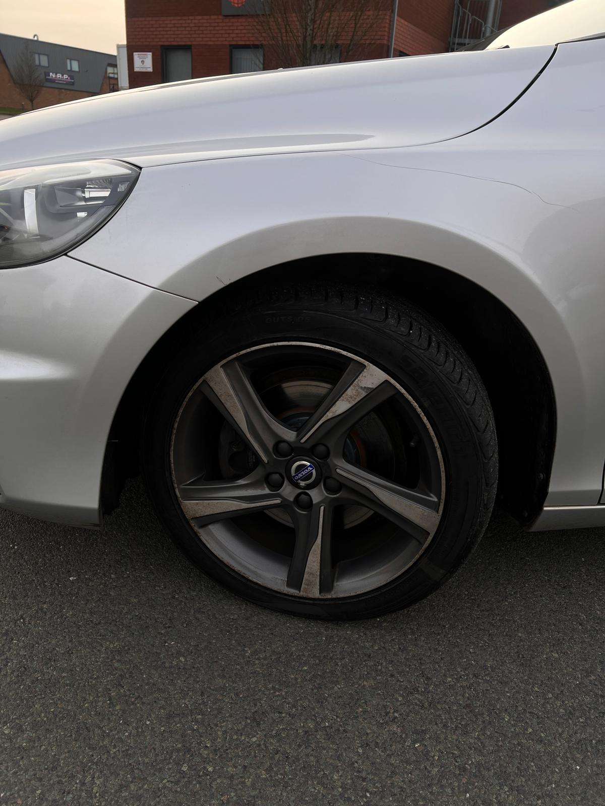 2015 VOLVO V40 2015 VOLVO V40