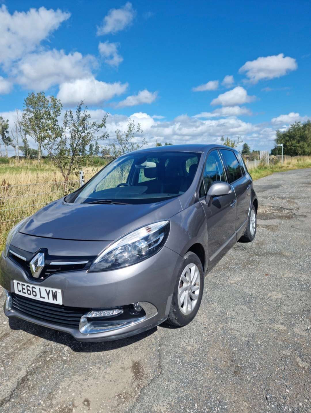 A 2016 RENAULT SCENIC A 2016 RENAULT SCENIC