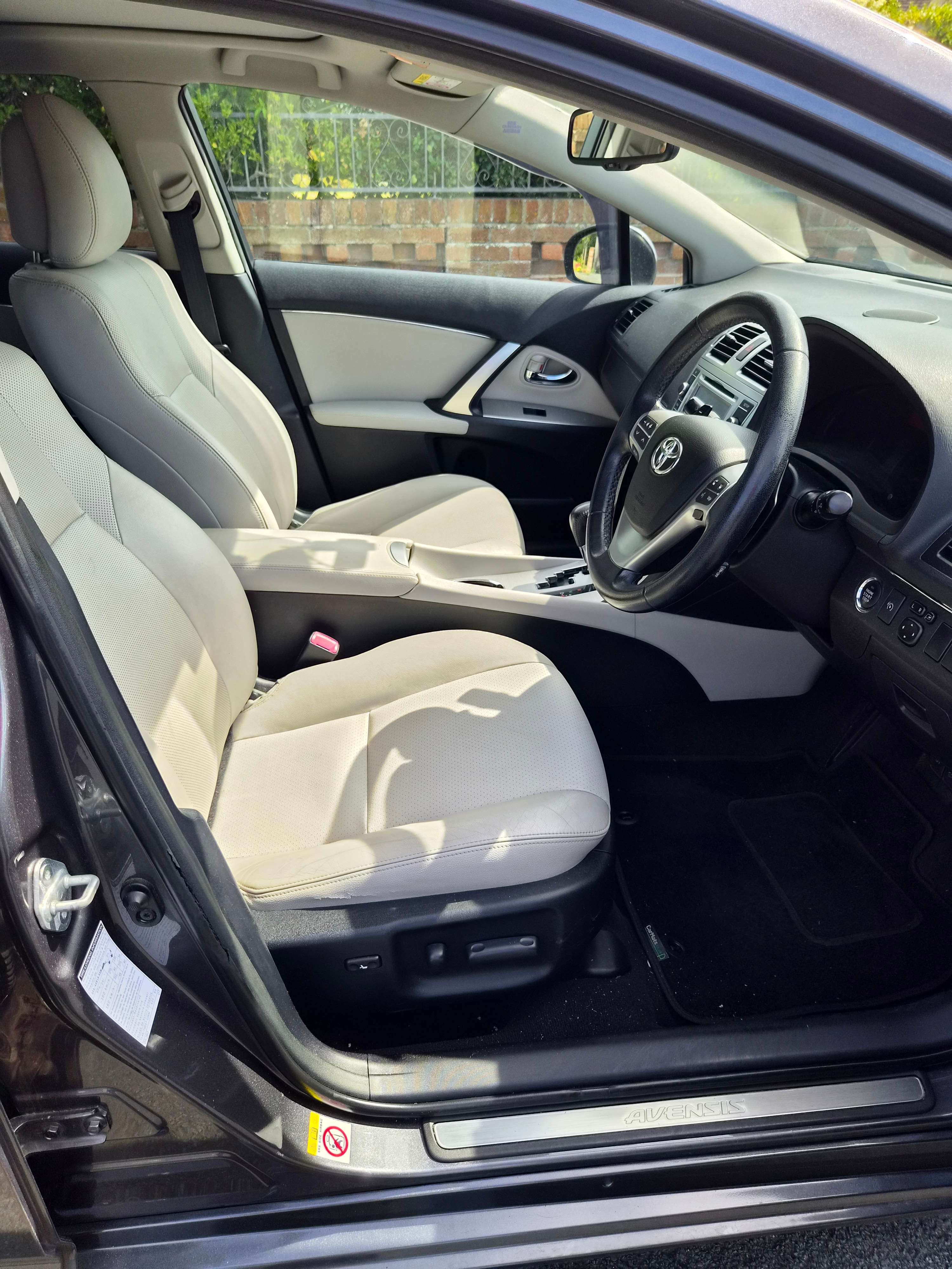 2015 TOYOTA AVENSIS 2015 TOYOTA AVENSIS