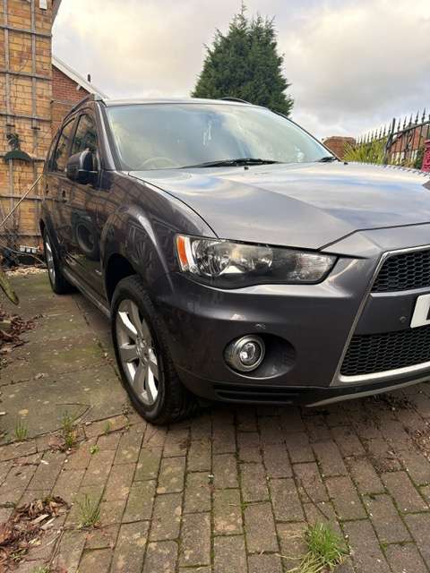 A 2013 MITSUBISHI OUTLANDER A 2013 MITSUBISHI OUTLANDER