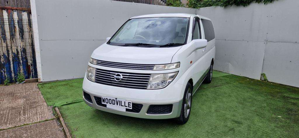 A 2015 NISSAN ELGRAND A 2015 NISSAN ELGRAND