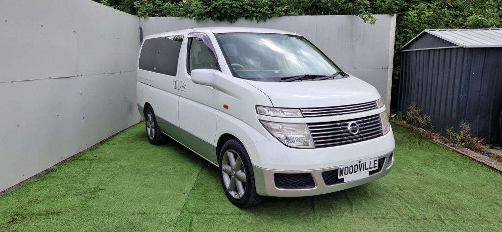 A 2015 NISSAN ELGRAND A 2015 NISSAN ELGRAND