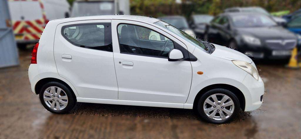 A 2009 SUZUKI ALTO Alto Sz4 A 2009 SUZUKI ALTO Alto Sz4