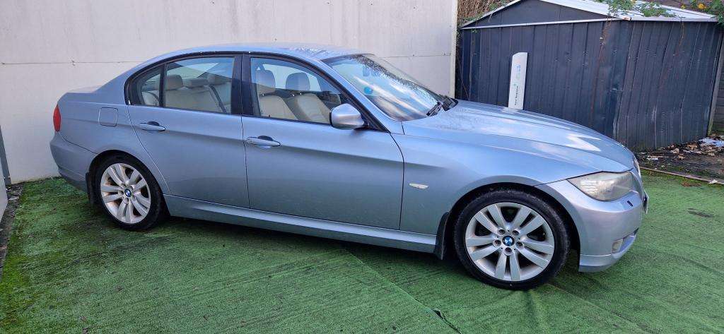 A 2009 BMW 3 SERIES 325i Se Auto A 2009 BMW 3 SERIES 325i Se Auto