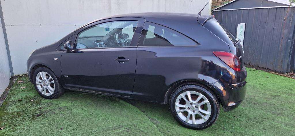 A 2009 VAUXHALL CORSA Sxi A 2009 VAUXHALL CORSA Sxi