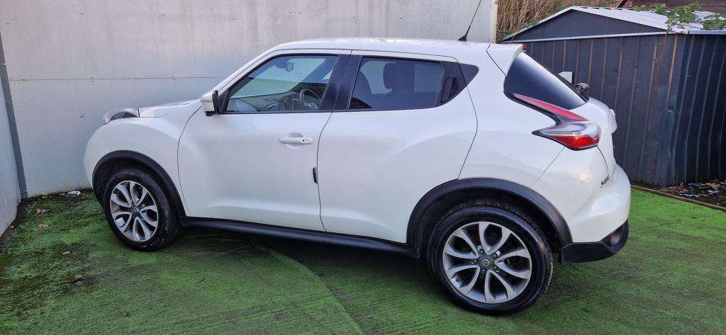 A 2014 NISSAN JUKE Tekna Dig-t A 2014 NISSAN JUKE Tekna Dig-t