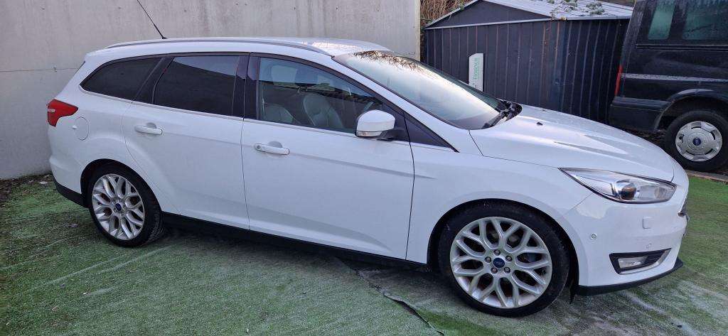 A 2016 FORD FOCUS Titanium X Automatic A 2016 FORD FOCUS Titanium X Automatic