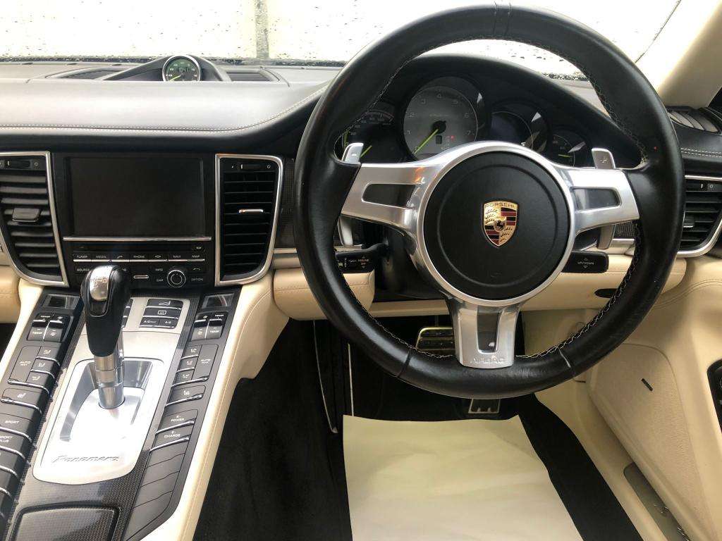 2015 PORSCHE PANAMERA 2015 PORSCHE PANAMERA
