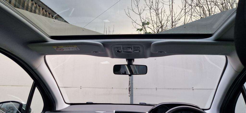 2014 PEUGEOT 208 2014 PEUGEOT 208