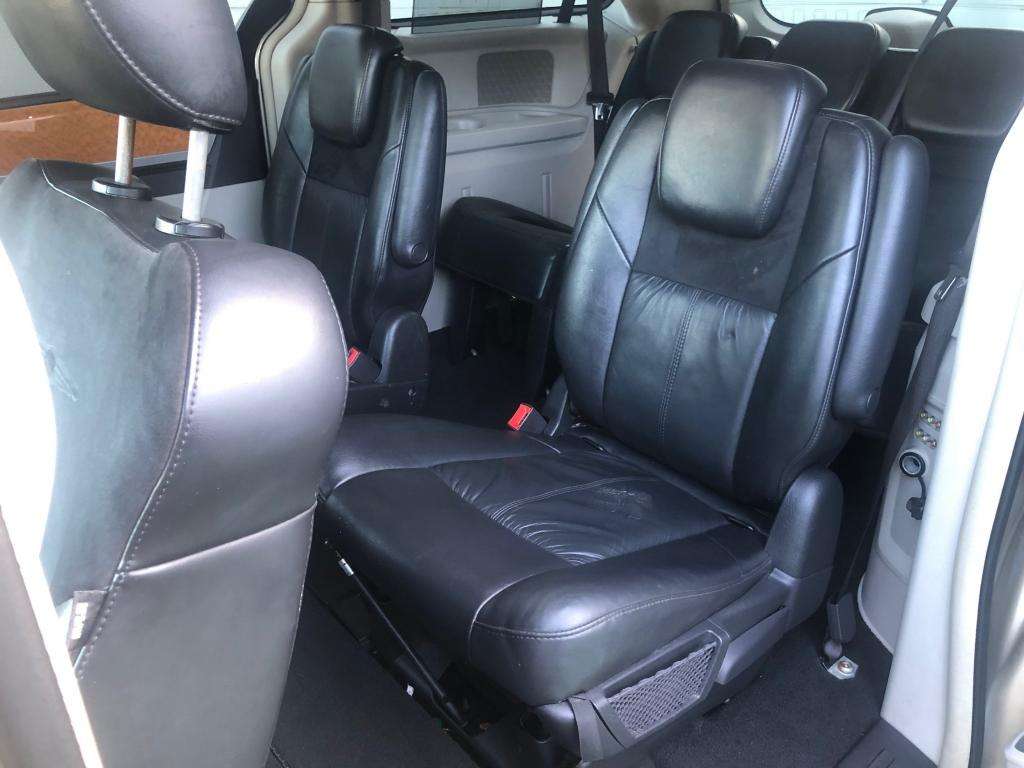 2010 CHRYSLER VOYAGER (AUTOMATIC) 2010 CHRYSLER VOYAGER (AUTOMATIC)