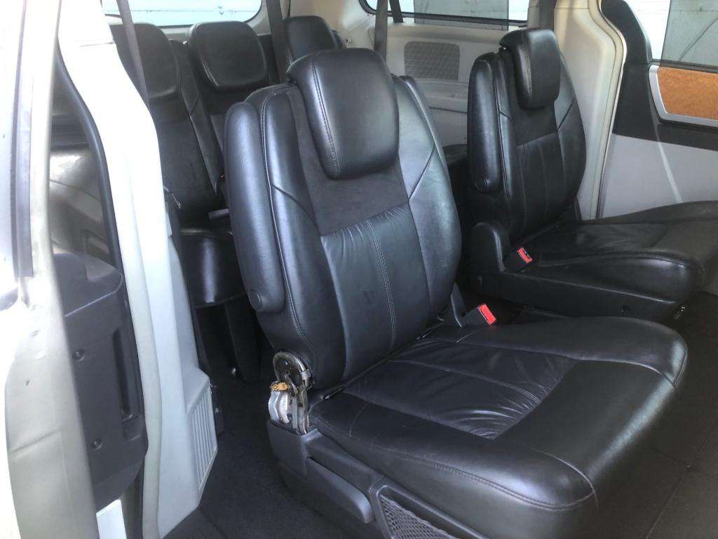 2010 CHRYSLER VOYAGER (AUTOMATIC) 2010 CHRYSLER VOYAGER (AUTOMATIC)