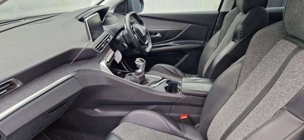 2017 PEUGEOT 3008 2017 PEUGEOT 3008