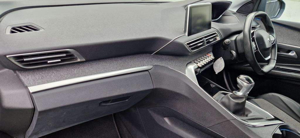 2017 PEUGEOT 3008 2017 PEUGEOT 3008