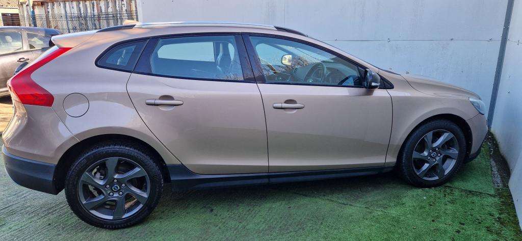 2014 VOLVO V40 (AUTOMATIC) 2014 VOLVO V40 (AUTOMATIC)