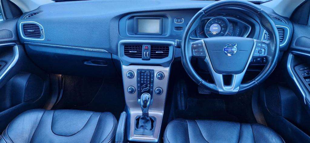 2014 VOLVO V40 (AUTOMATIC) 2014 VOLVO V40 (AUTOMATIC)