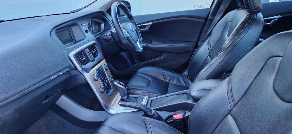 2014 VOLVO V40 (AUTOMATIC) 2014 VOLVO V40 (AUTOMATIC)