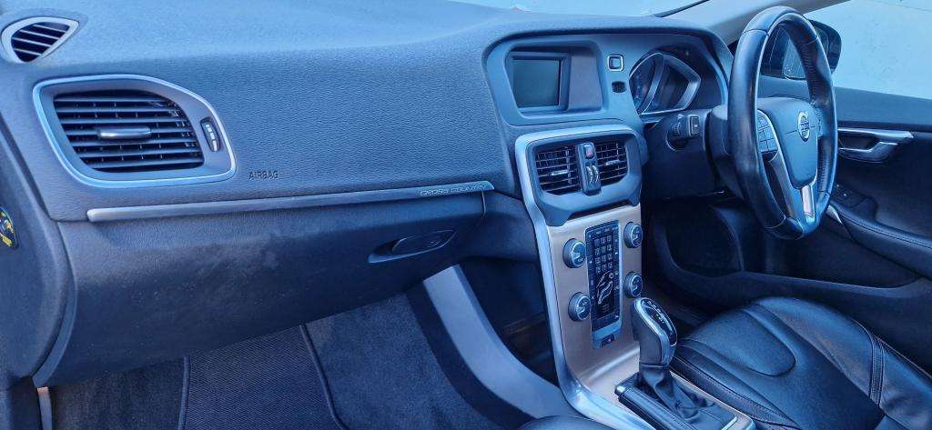 2014 VOLVO V40 (AUTOMATIC) 2014 VOLVO V40 (AUTOMATIC)