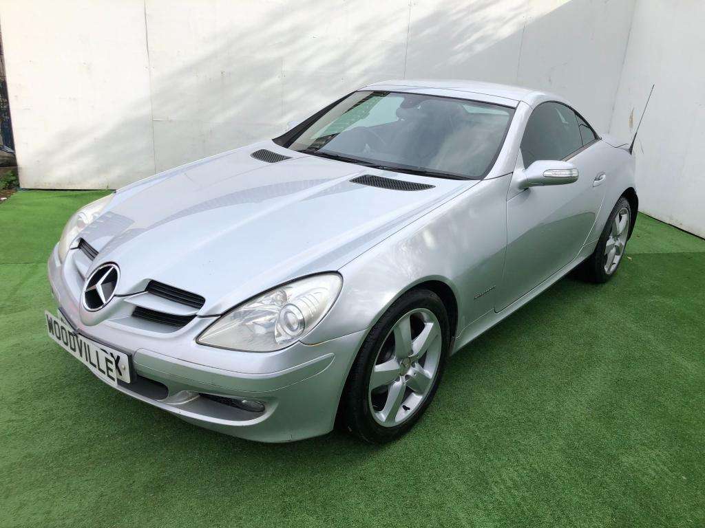 A 2005 MERCEDES-BENZ SLK 200 Kompressor Auto A 2005 MERCEDES-BENZ SLK 200 Kompressor Auto