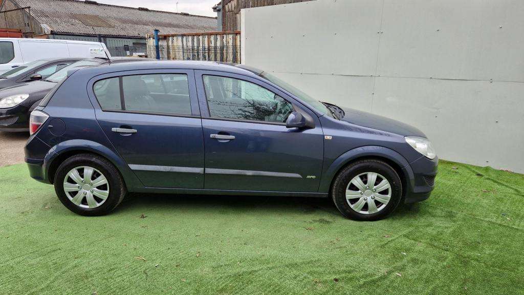 A 2009 VAUXHALL ASTRA Life A/c Auto A 2009 VAUXHALL ASTRA Life A/c Auto