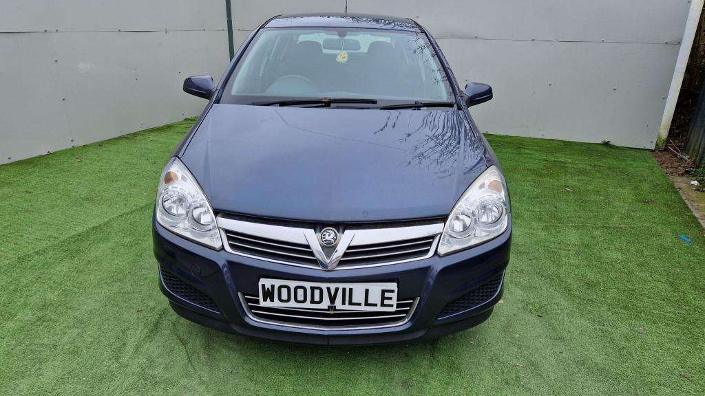 A 2009 VAUXHALL ASTRA Life A/c Auto A 2009 VAUXHALL ASTRA Life A/c Auto