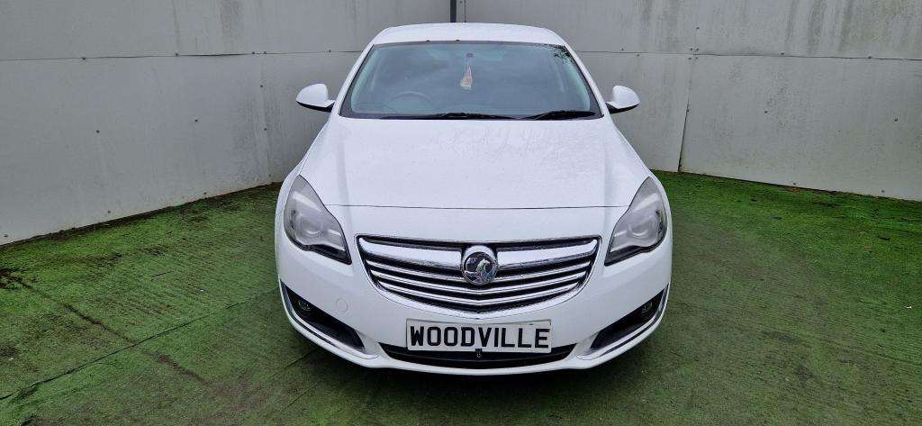 A 2015 VAUXHALL INSIGNIA Sri A 2015 VAUXHALL INSIGNIA Sri