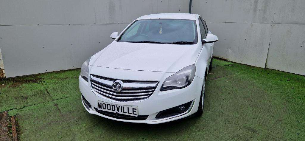 A 2015 VAUXHALL INSIGNIA Sri A 2015 VAUXHALL INSIGNIA Sri