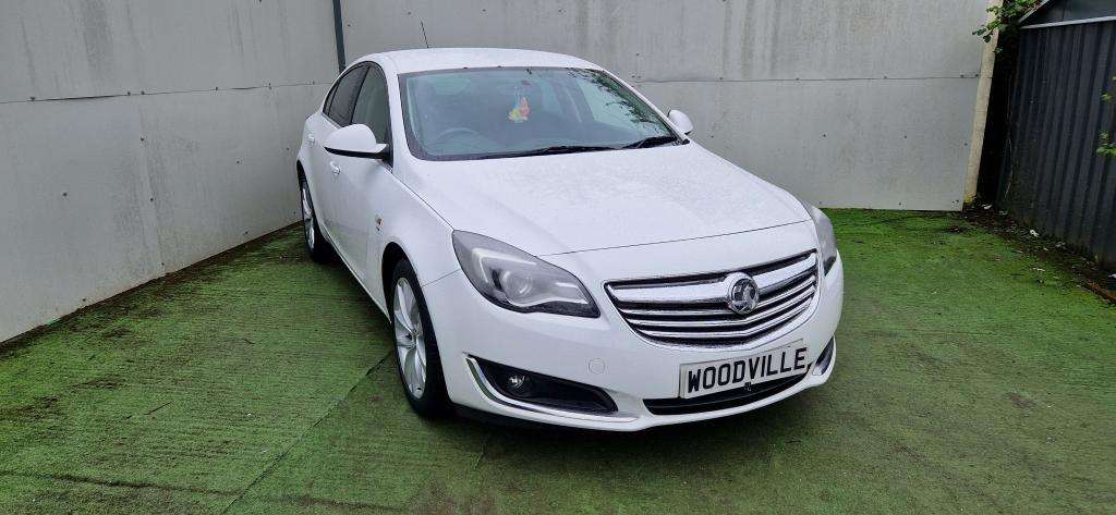 A 2015 VAUXHALL INSIGNIA Sri A 2015 VAUXHALL INSIGNIA Sri