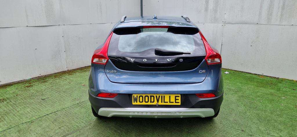 2013 VOLVO V40 2013 VOLVO V40