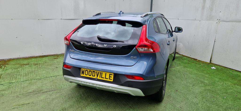2013 VOLVO V40 2013 VOLVO V40