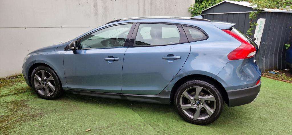 2013 VOLVO V40 2013 VOLVO V40