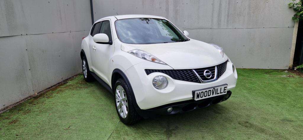 A 2013 NISSAN JUKE Acenta Premium A 2013 NISSAN JUKE Acenta Premium