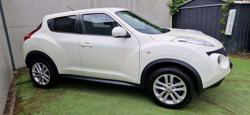 A 2013 NISSAN JUKE Acenta Premium A 2013 NISSAN JUKE Acenta Premium