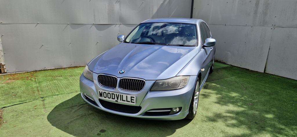 A 2011 BMW 3 SERIES 318i Exclusive Edition A 2011 BMW 3 SERIES 318i Exclusive Edition