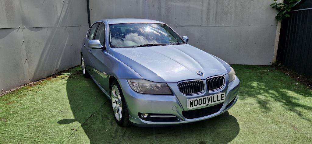 A 2011 BMW 3 SERIES 318i Exclusive Edition A 2011 BMW 3 SERIES 318i Exclusive Edition