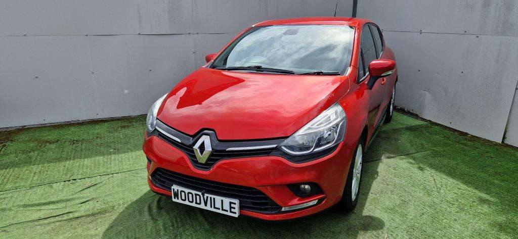 A 2017 RENAULT CLIO Dynamique Nav A 2017 RENAULT CLIO Dynamique Nav