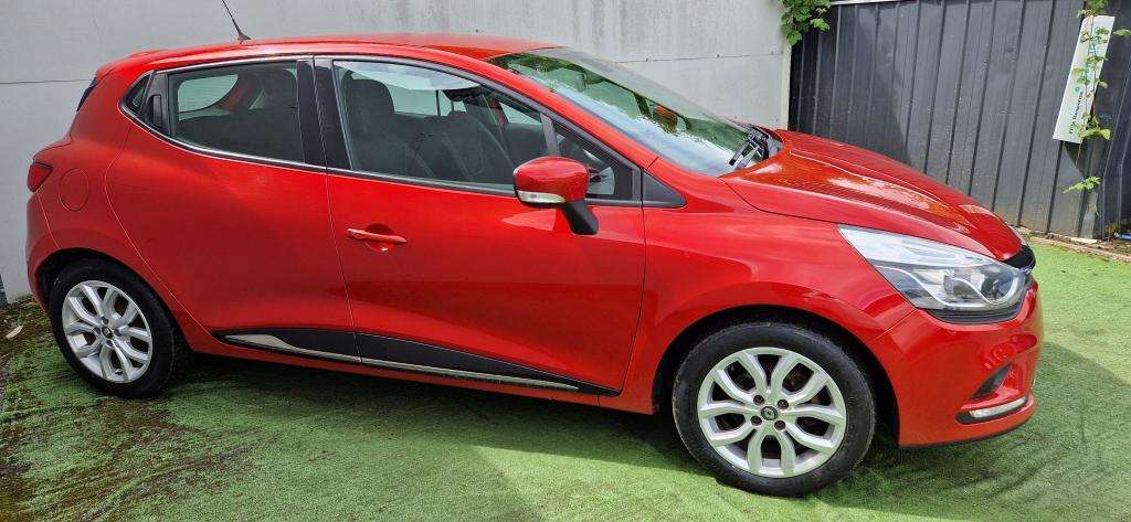 A 2017 RENAULT CLIO Dynamique Nav A 2017 RENAULT CLIO Dynamique Nav