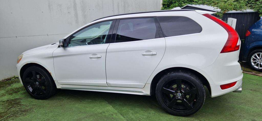 2010 VOLVO XC60 2010 VOLVO XC60