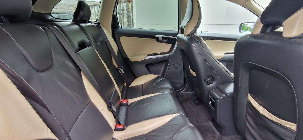 2010 VOLVO XC60 2010 VOLVO XC60