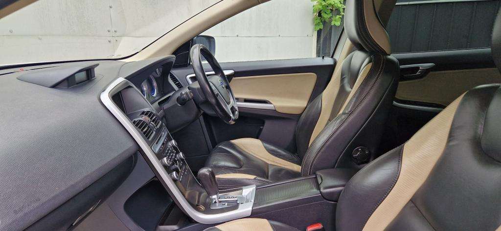 2010 VOLVO XC60 2010 VOLVO XC60