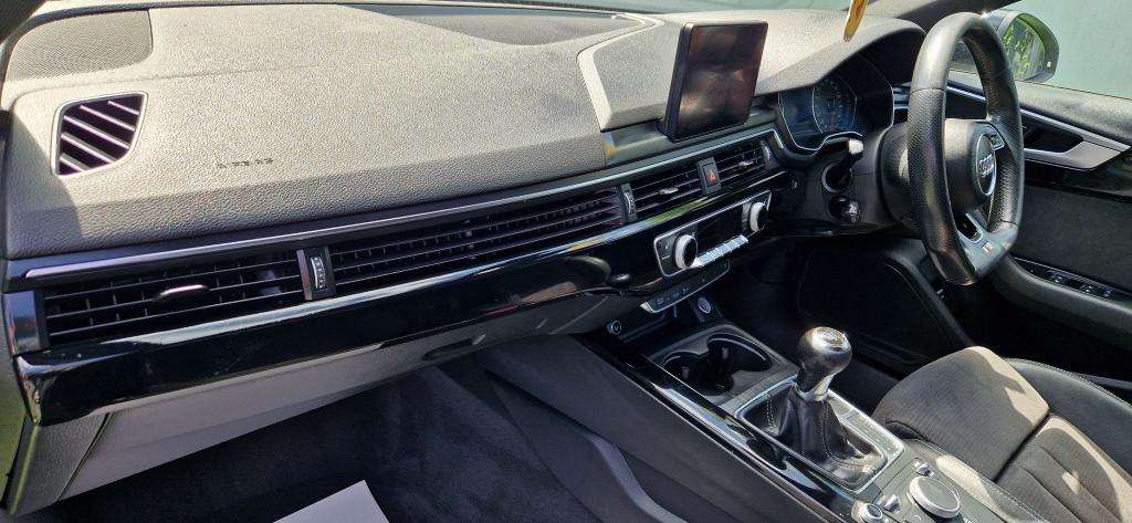 2017 AUDI A4 2017 AUDI A4