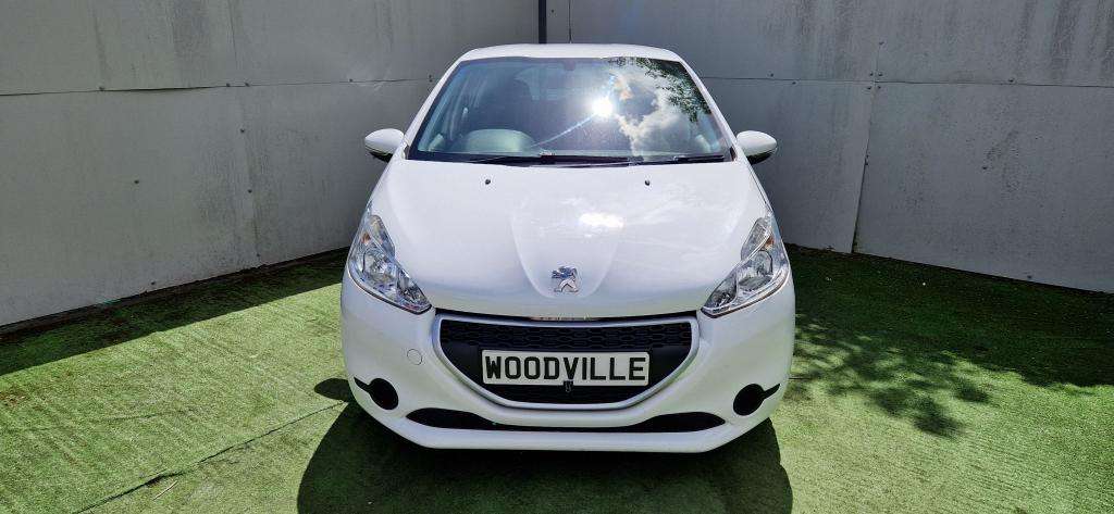 A 2014 PEUGEOT 208 Access+ A 2014 PEUGEOT 208 Access+