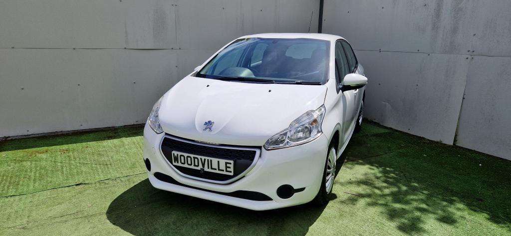 A 2014 PEUGEOT 208 Access+ A 2014 PEUGEOT 208 Access+