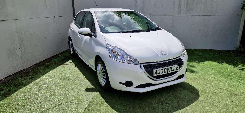 A 2014 PEUGEOT 208 Access+ A 2014 PEUGEOT 208 Access+