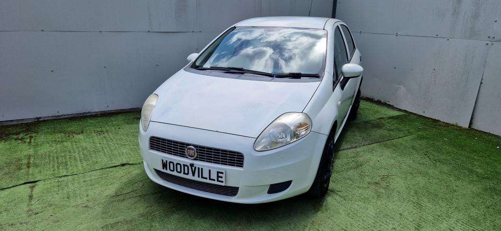 A 2009 FIAT GRANDE PUNTO Active 77 A 2009 FIAT GRANDE PUNTO Active 77