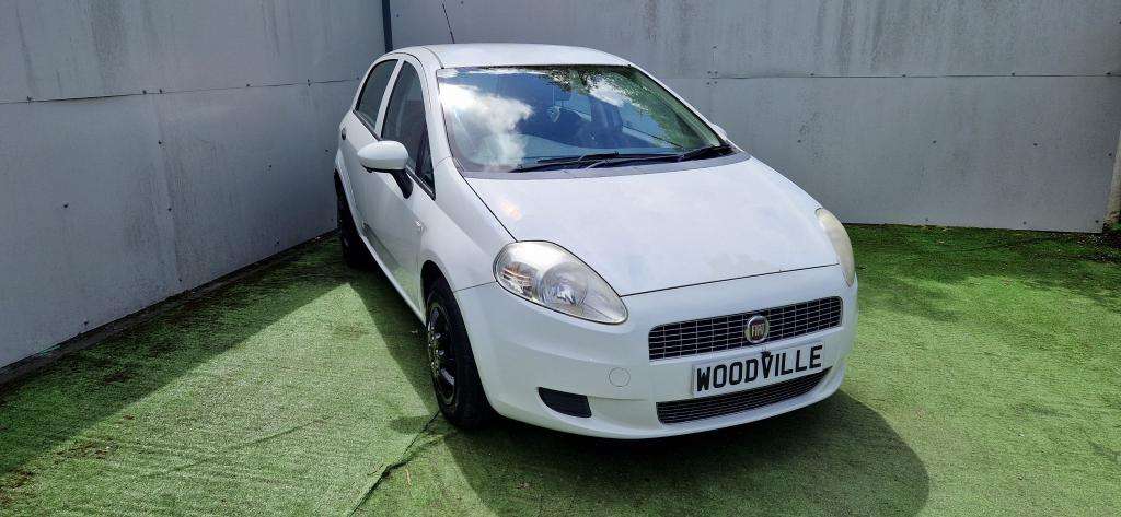 A 2009 FIAT GRANDE PUNTO Active 77 A 2009 FIAT GRANDE PUNTO Active 77