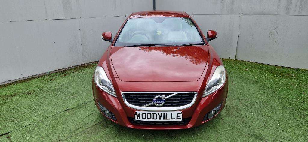 A 2010 VOLVO C70 Se Luxury D Auto A 2010 VOLVO C70 Se Luxury D Auto
